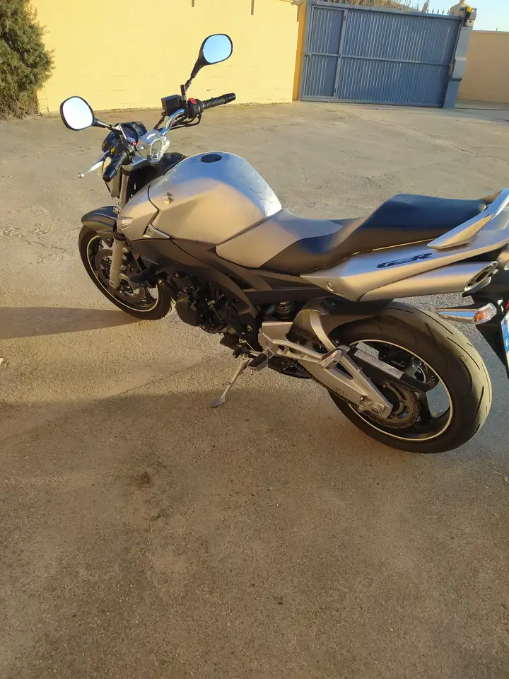 Suzuki GSR 600 – Vista 2