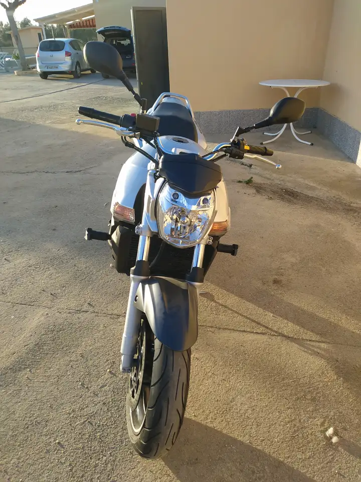 Suzuki GSR 600 – Vista 3