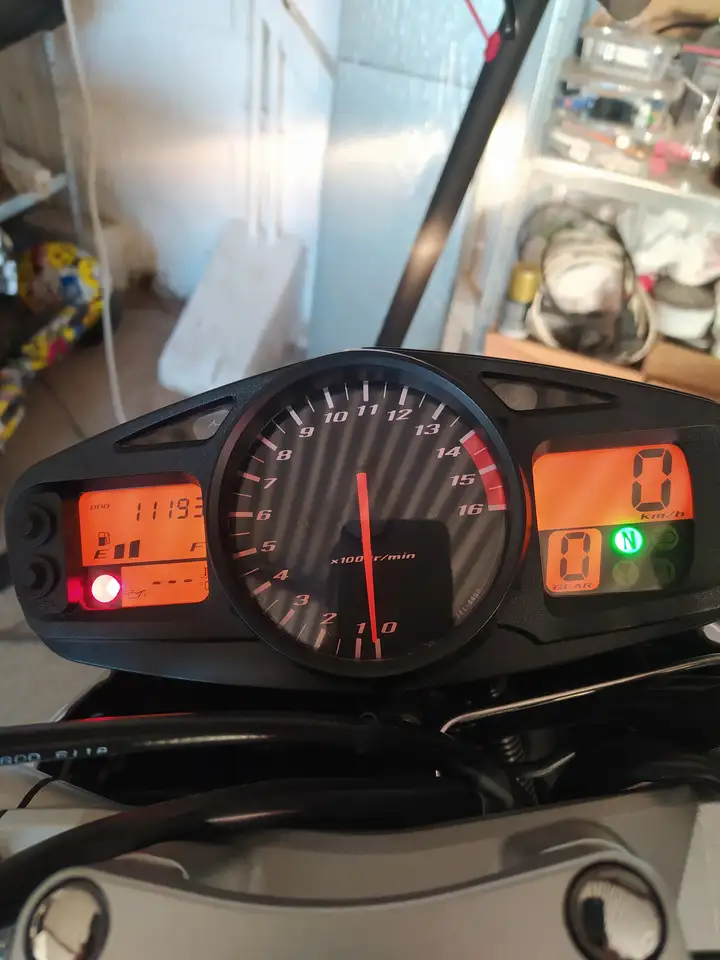 Suzuki GSR 600 – Vista 4