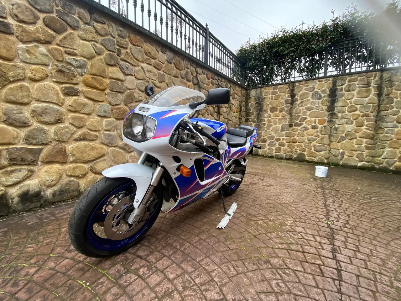 Suzuki GSX-R750 - Vista 6