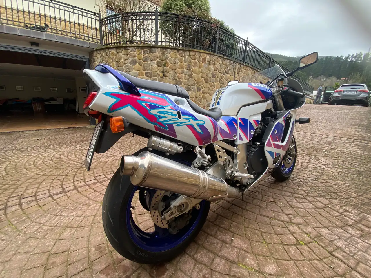 Suzuki GSX-R750 - Vista 8