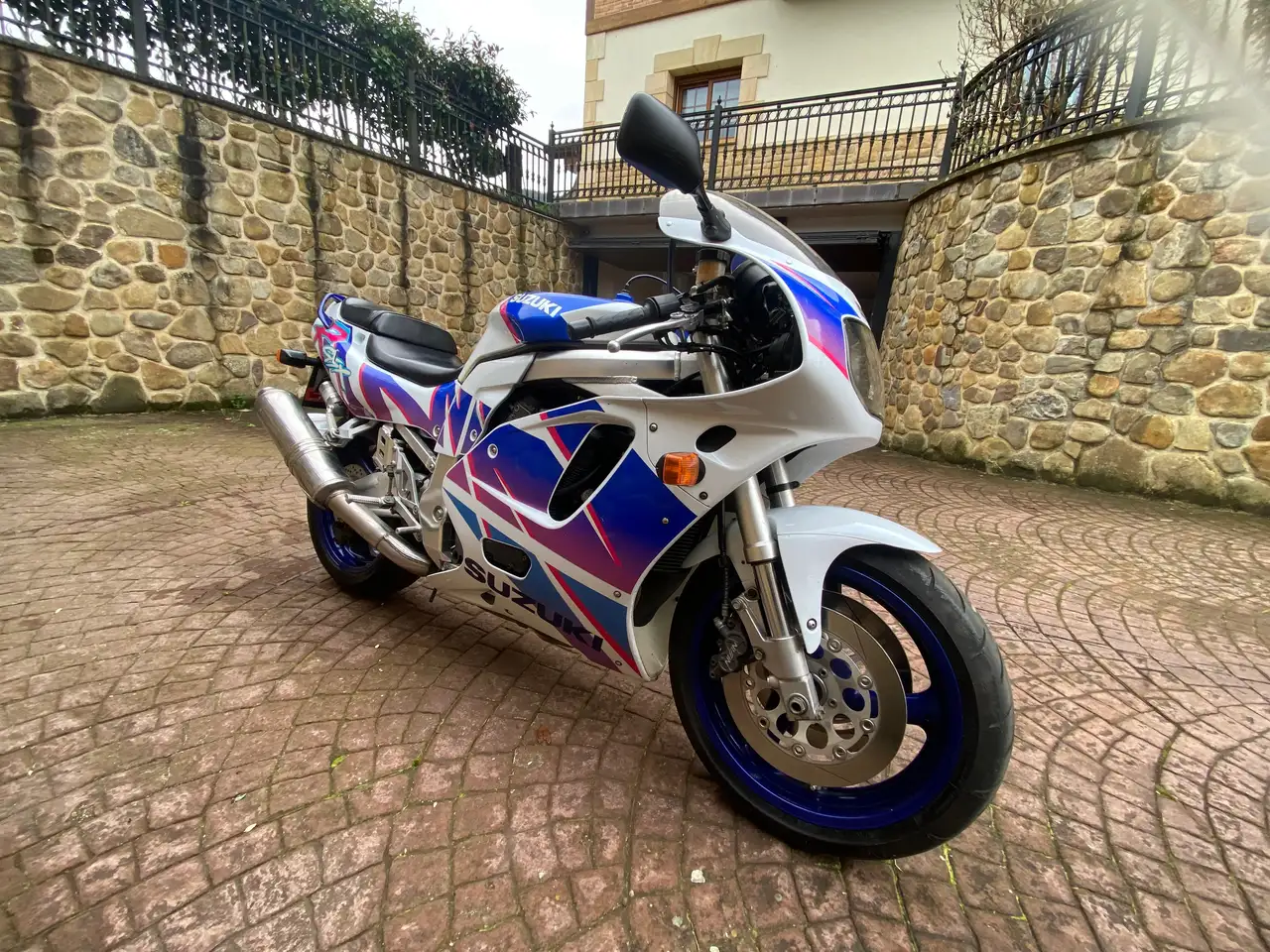 Suzuki GSX-R750 - Vista 9