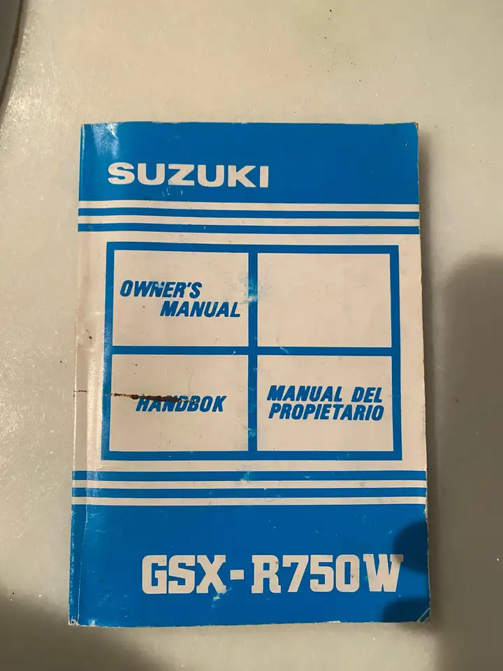 Suzuki GSX-R750 - Vista 10