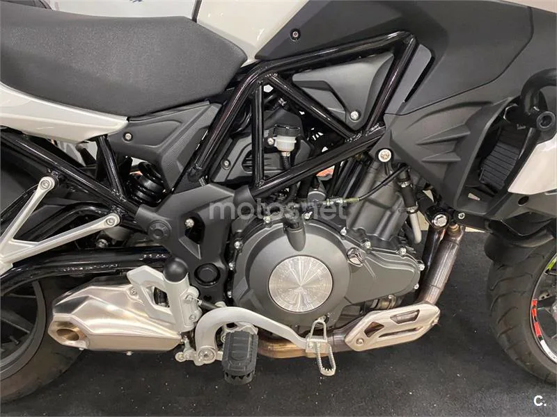 Benelli TRK 502 – Vista 10