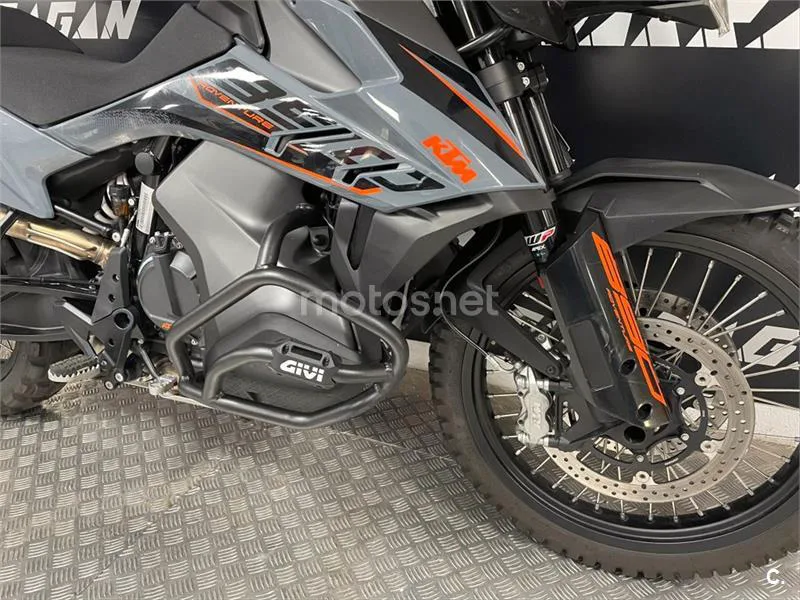 KTM 890 – Vista 4