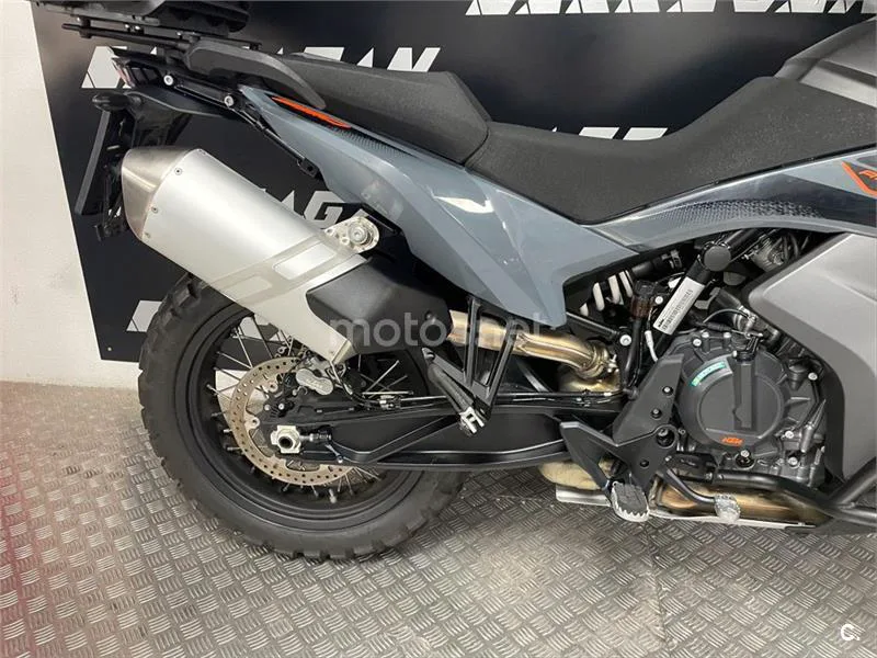 KTM 890 – Vista 7