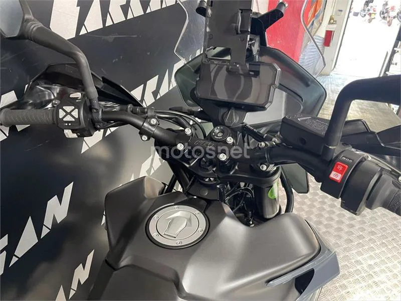 KTM 890 – Vista 8