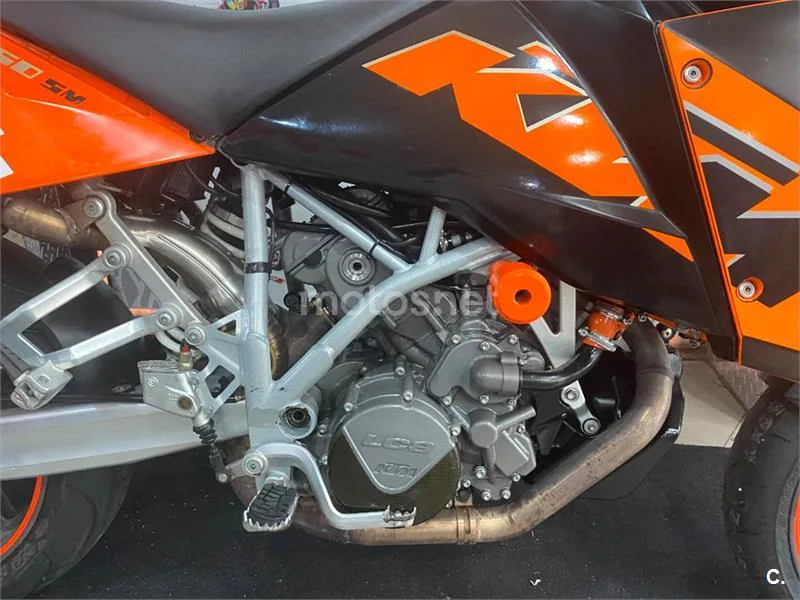 KTM 950 SM – Vista 11
