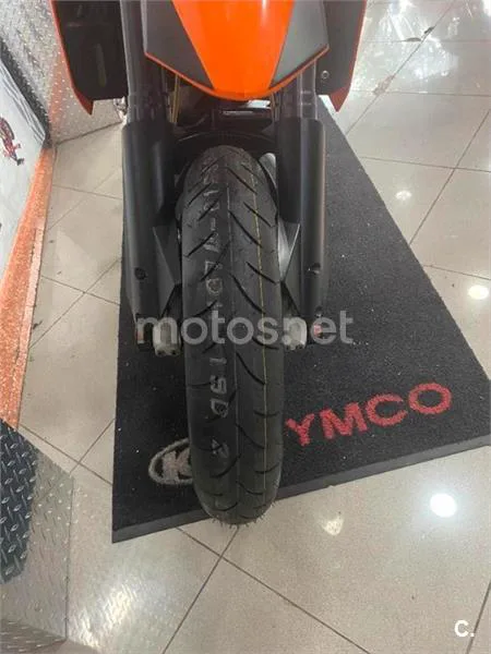KTM 950 SM – Vista 6