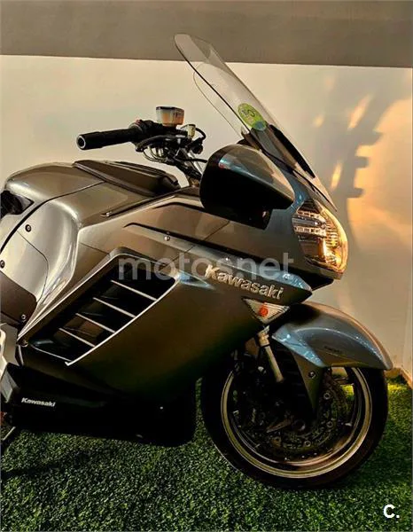 Kawasaki 1400GTR – Vista 3
