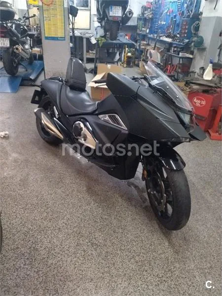 Honda NM4 Vultus – Vista 3
