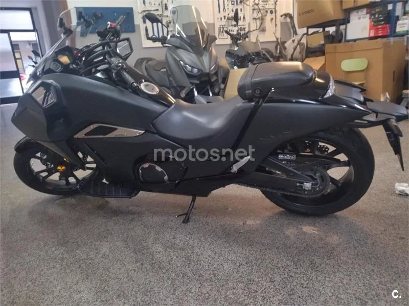 Honda NM4 Vultus – Vista 6