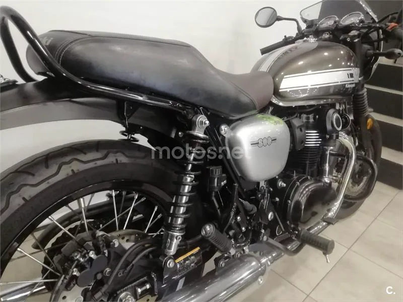 Kawasaki W800 – Vista 4
