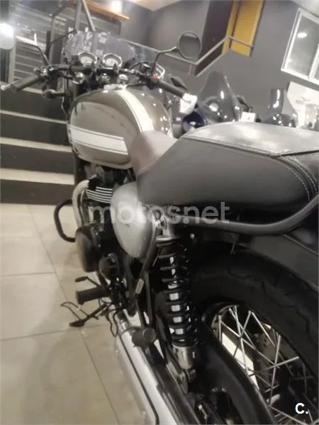 Kawasaki W800 – Vista 6