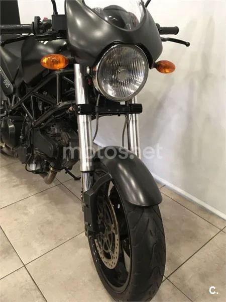 Ducati Monster 695 – Vista 3