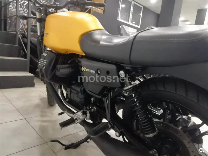 Moto Guzzi V7 III – Vista 3