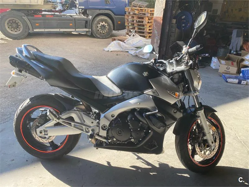 Suzuki GSR 600 – Vista 2