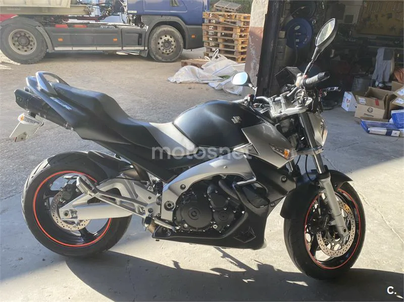 Suzuki GSR 600 – Vista 5