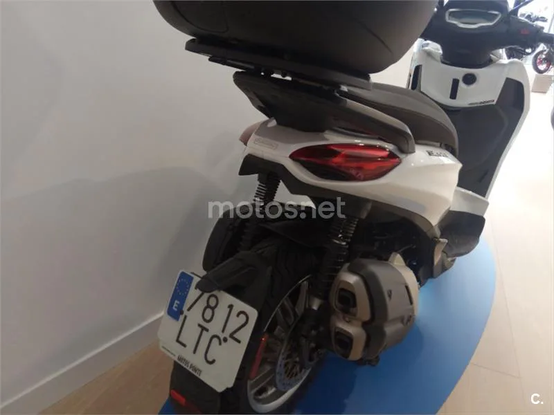 Piaggio Beverly – Vista 4
