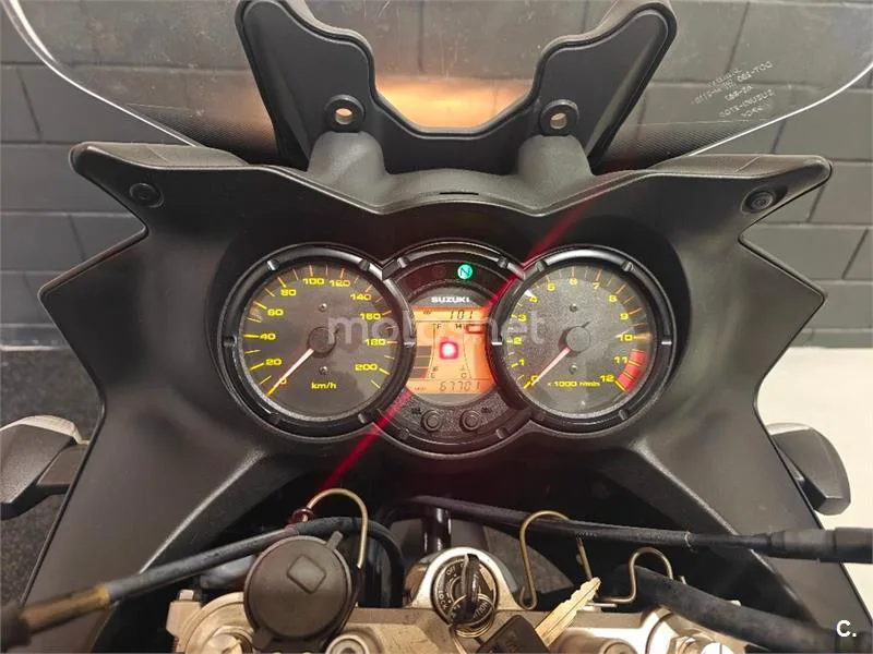 Suzuki V-Strom 650 – Vista 8