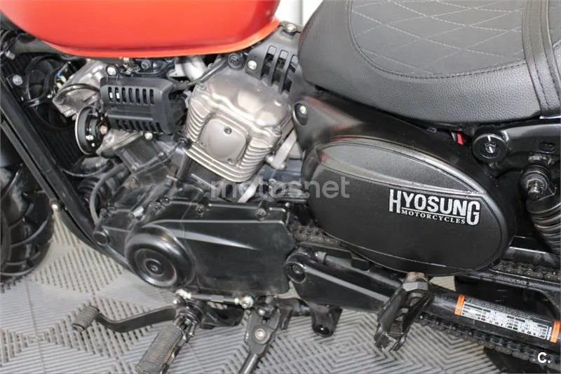 Hyosung Aquila GV 125 S – Vista 17