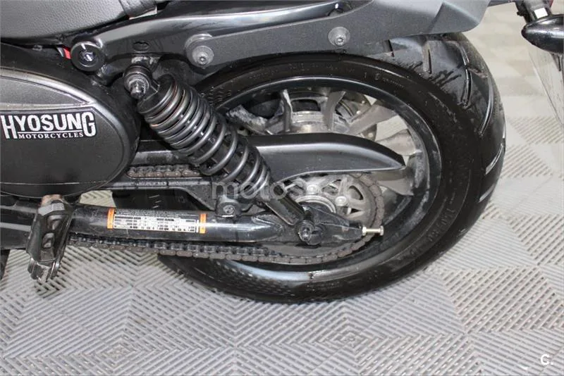 Hyosung Aquila GV 125 S – Vista 18