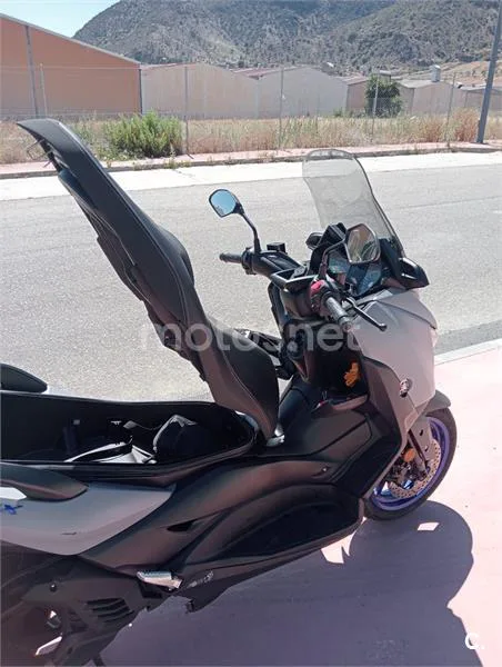 Yamaha XMAX 125 – Vista 10