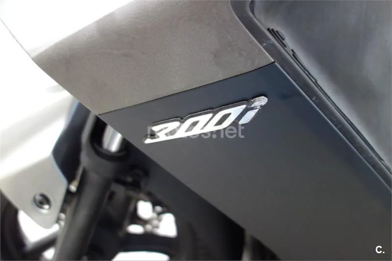 Kymco Super Dink 300 – Vista 14