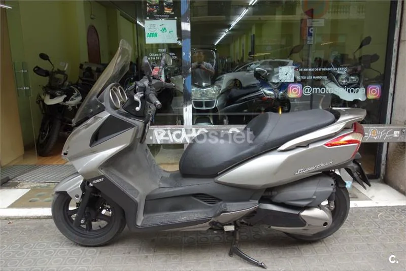 Kymco Super Dink 300 – Vista 15