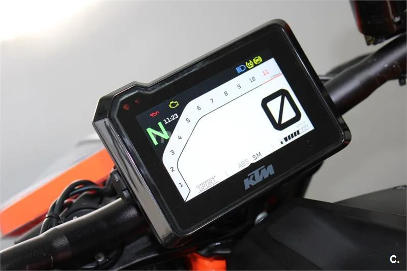 KTM 1290 Super Duke R – Vista 13