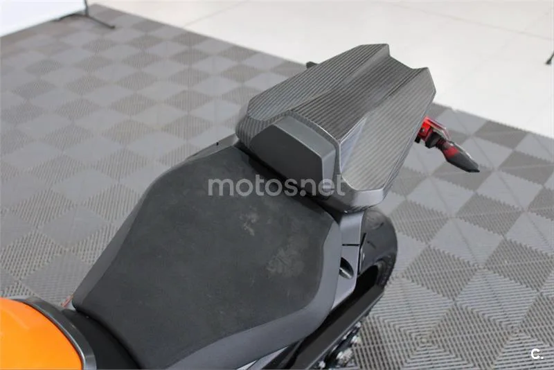 KTM 1290 Super Duke R – Vista 14