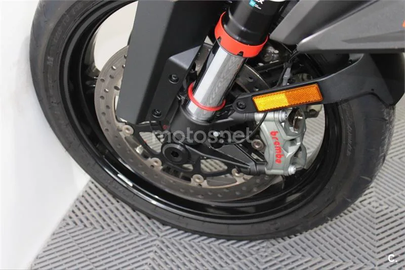 KTM 1290 Super Duke R – Vista 17