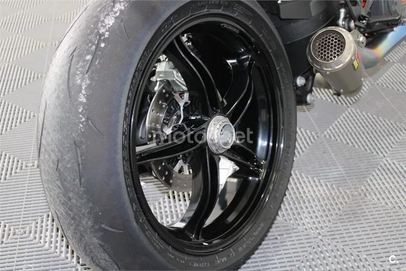 KTM 1290 Super Duke R – Vista 18