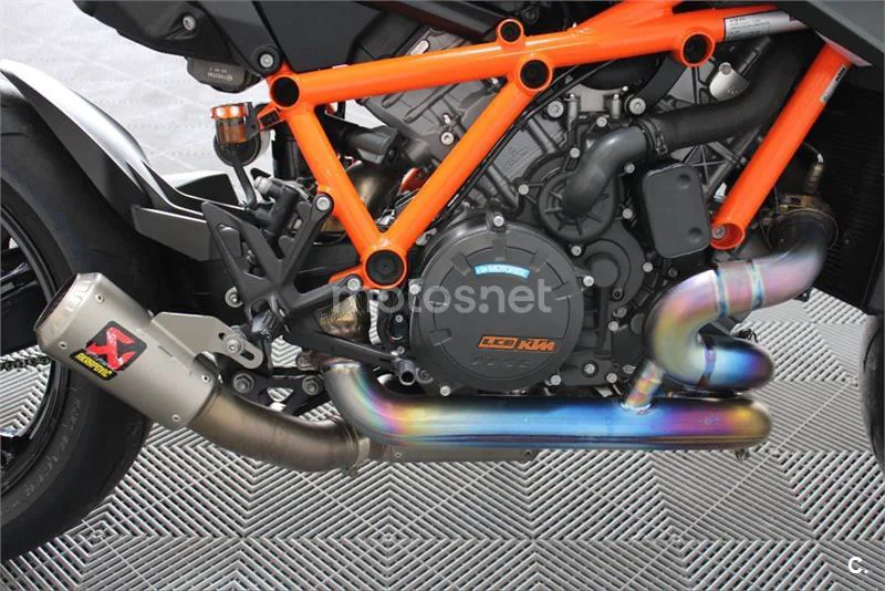 KTM 1290 Super Duke R – Vista 19