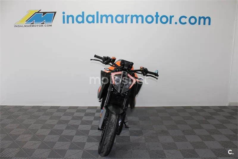 KTM 1290 Super Duke R – Vista 3