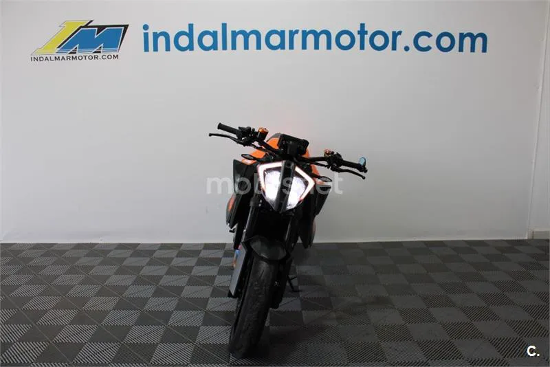 KTM 1290 Super Duke R – Vista 4