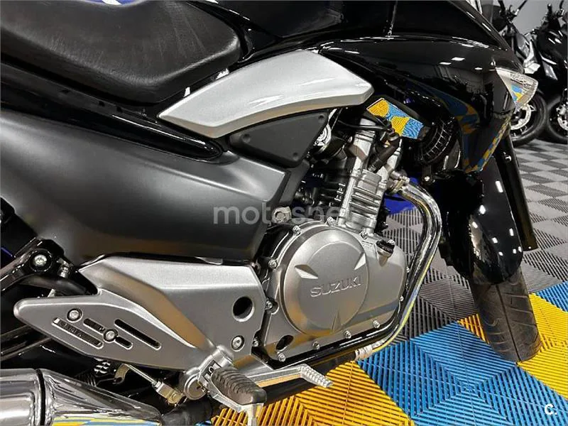 Suzuki Inazuma 250 – Vista 5