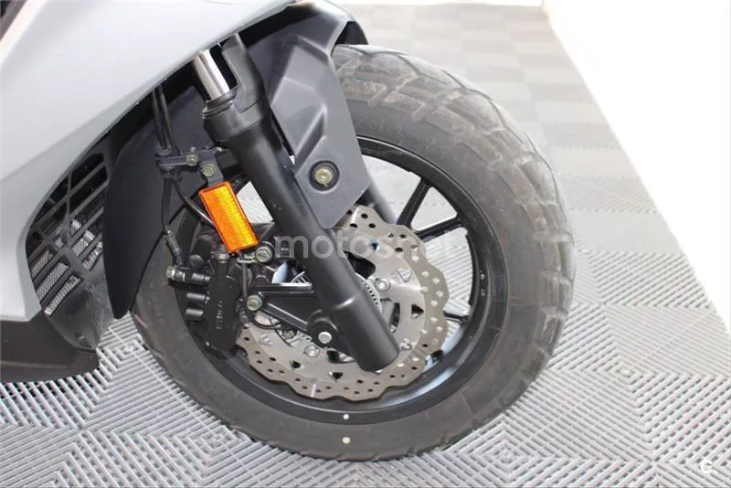 Kymco DTX 125 – Vista 13