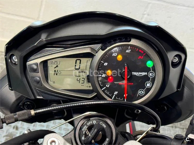 Triumph Street Triple – Vista 6