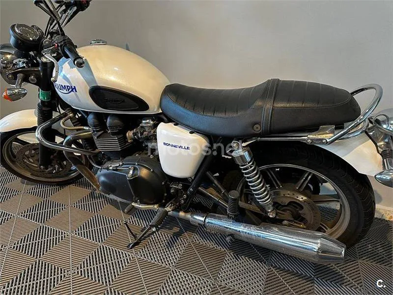 Triumph Bonneville SE – Vista 3