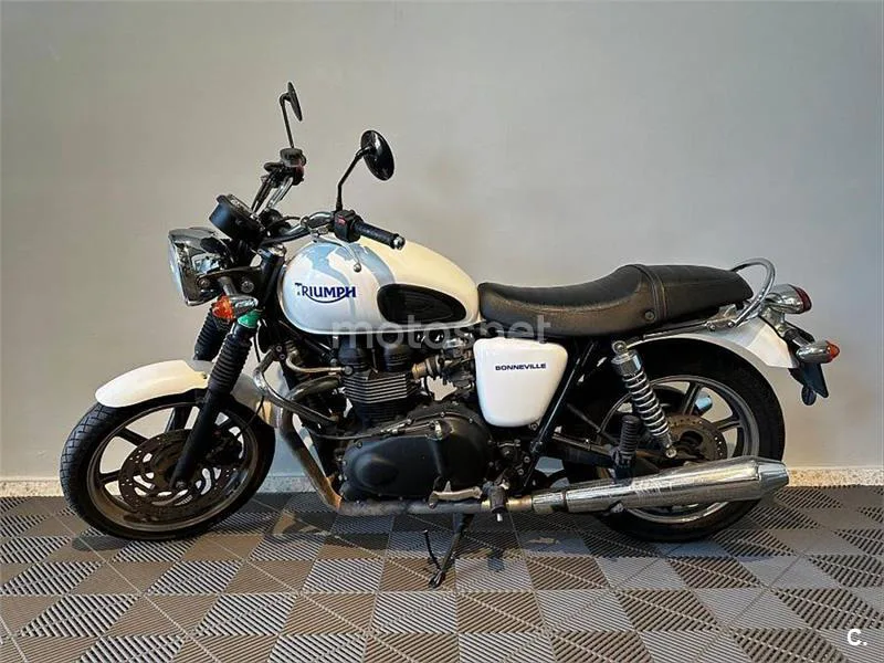Triumph Bonneville SE – Vista 4