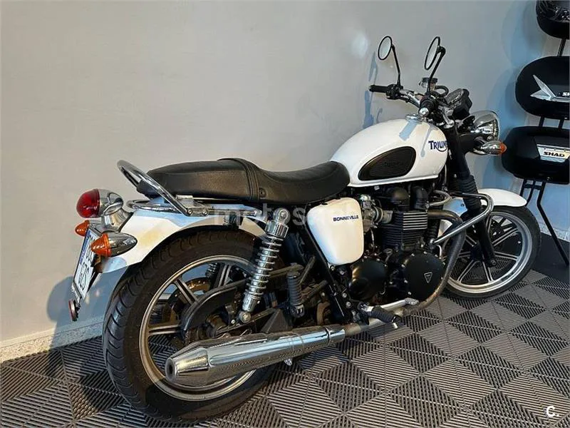 Triumph Bonneville SE – Vista 6
