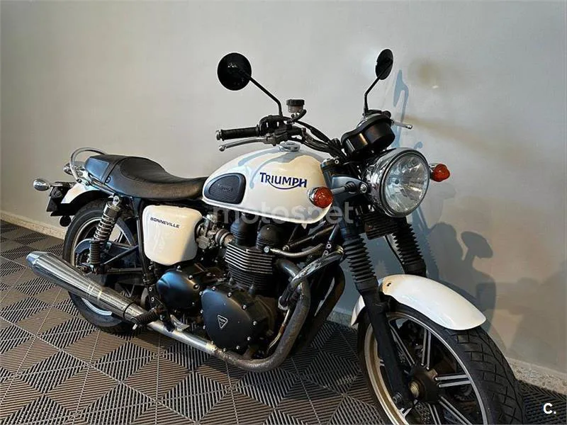 Triumph Bonneville SE – Vista 9