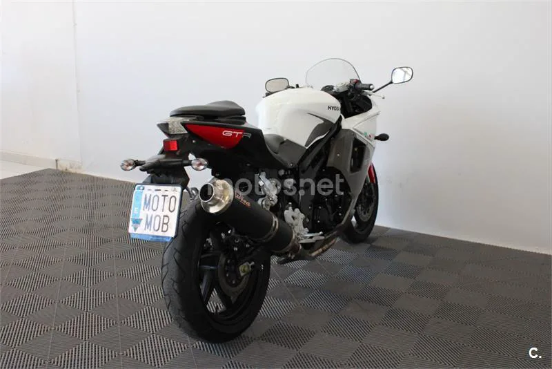 Hyosung Aquila GV 650i Pro – Vista 8
