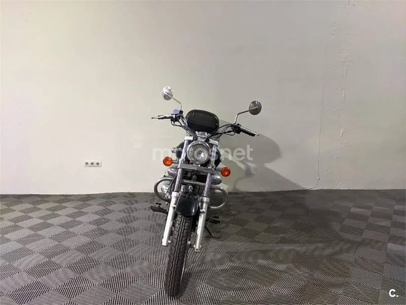 Suzuki Intruder 250 – Vista 11