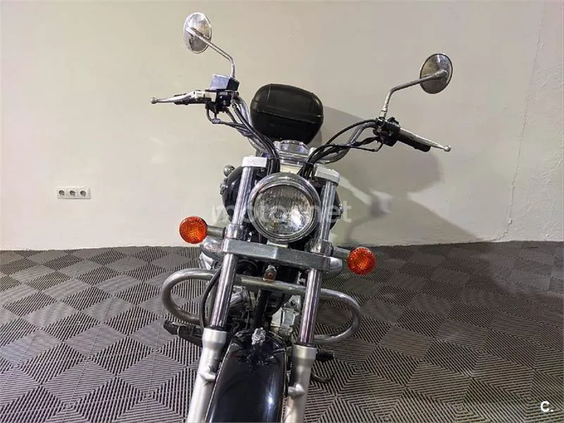 Suzuki Intruder 250 – Vista 12