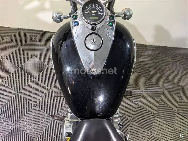 Suzuki Intruder 250 – Vista 3