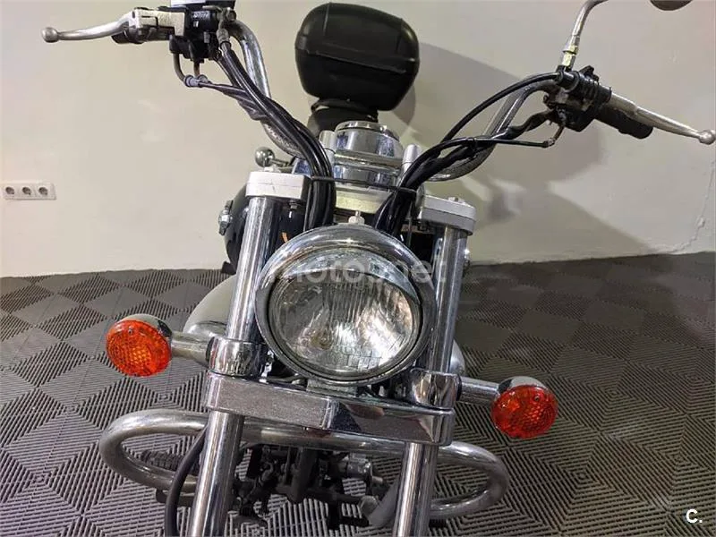 Suzuki Intruder 250 – Vista 10