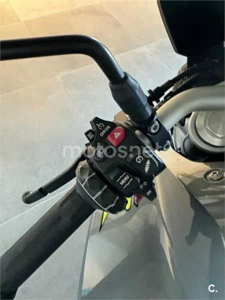 BMW F 900 R - Vista 3