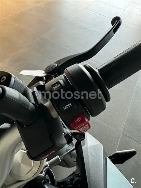 BMW F 900 R - Vista 4